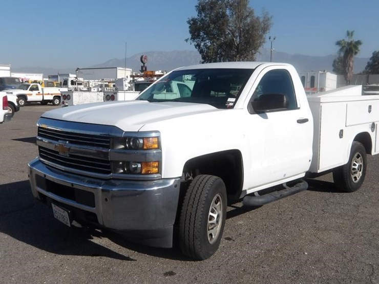 2016-chevrolet-silverado-2500-image-2