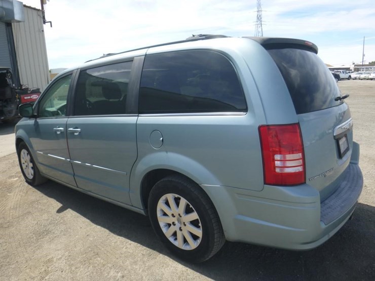 2008-chrysler-town-&-country-image-4