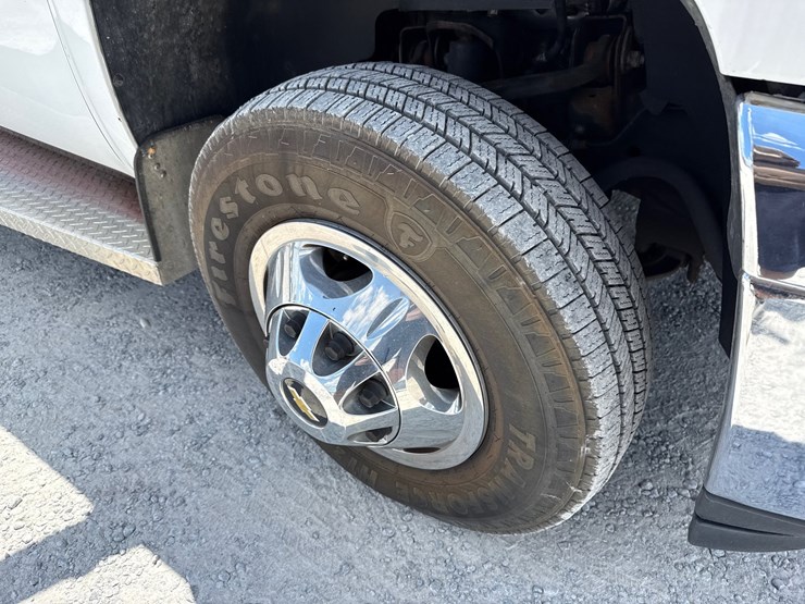 2014-chevrolet-silverado-3500hd-lt-image-9