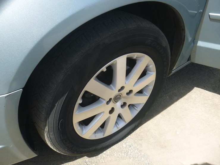 2008-chrysler-town-&-country-image-13