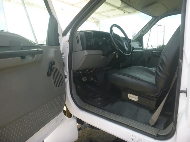 2003-ford-f750-image-18