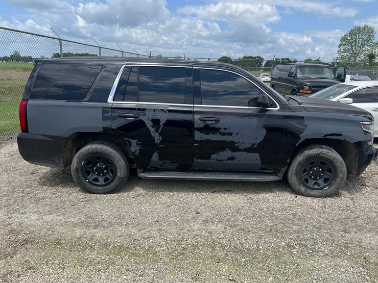 2020-chevrolet-tahoe-image-3