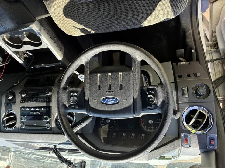 2011-ford-f350-image-15