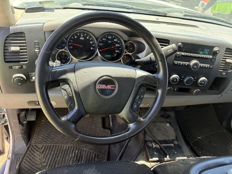 2012-gmc-sierra-2500hd-image-19