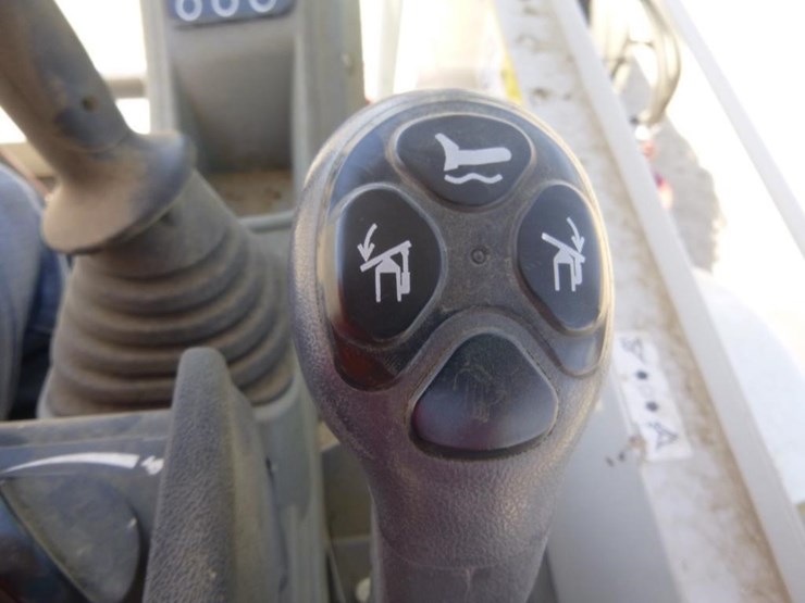 2024-takeuchi-tb257fr-image-11