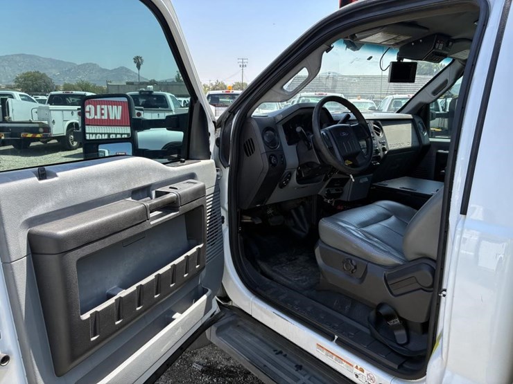 2012-ford-f550-image-16