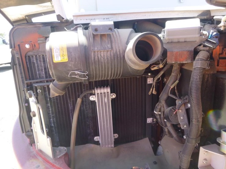 2024-takeuchi-tb257fr-image-22