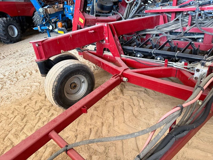 2014-case--ih-500t-air-drill-image-11