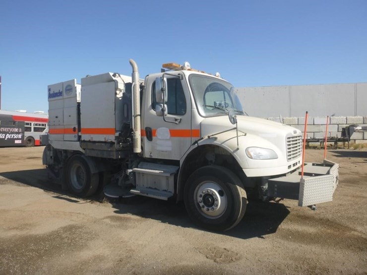 2017-freightliner-m2-street-sweeper-image-2