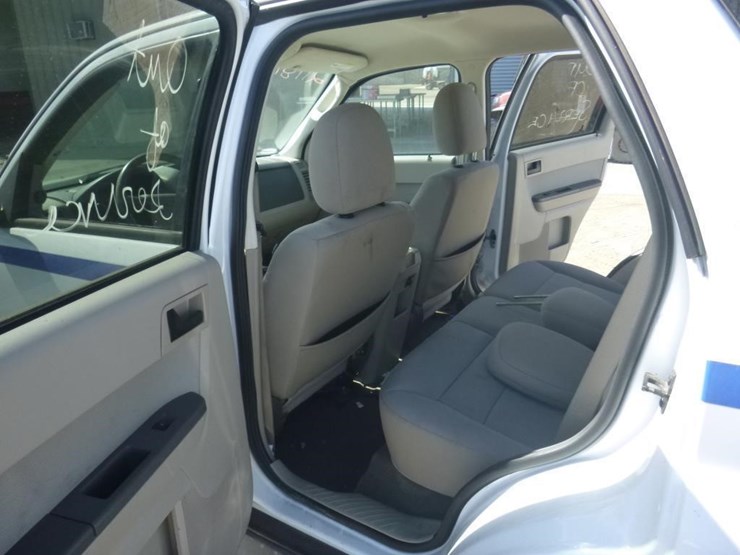 2011-ford-escape-image-7