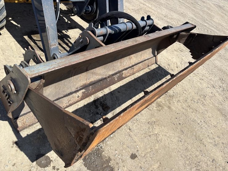 2020-deere-210l-image-13