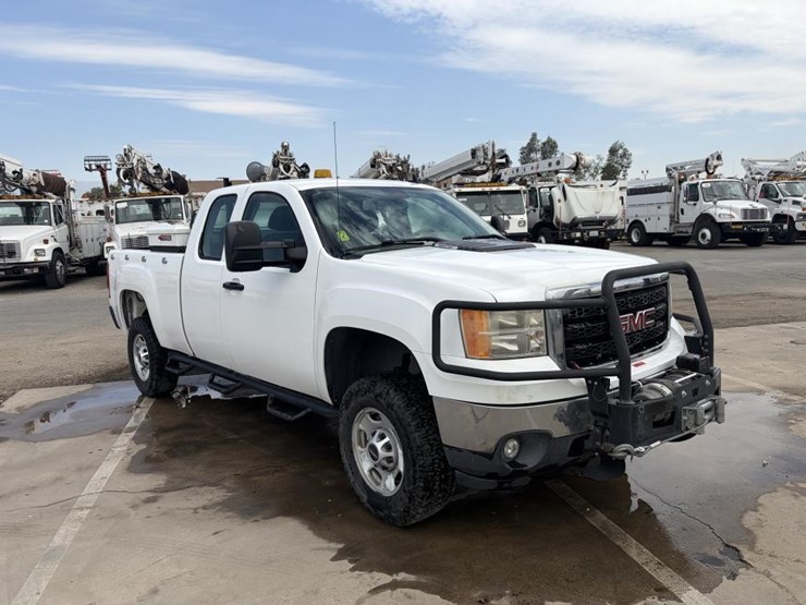 2012-gmc-sierra-2500-image-2
