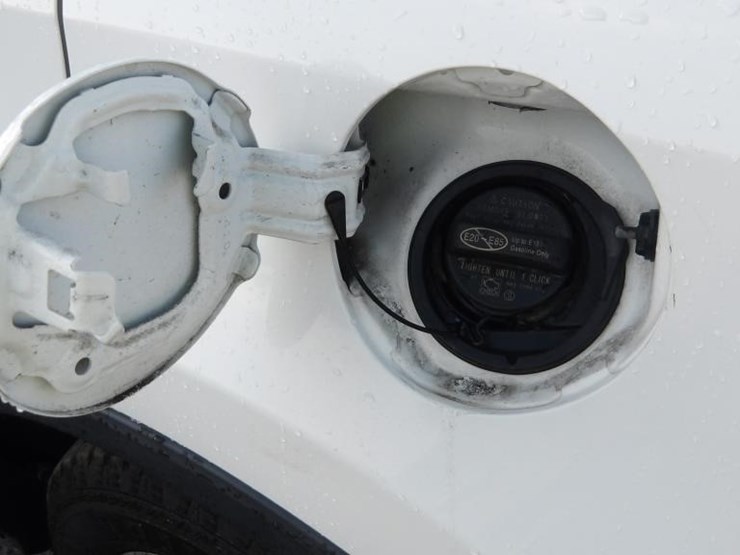 2016-toyota-rav4-image-7