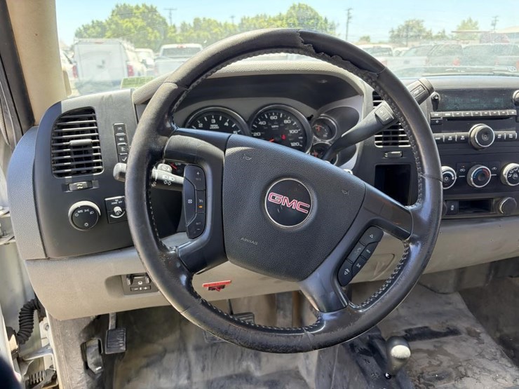 2012-gmc-sierra-2500hd-image-15