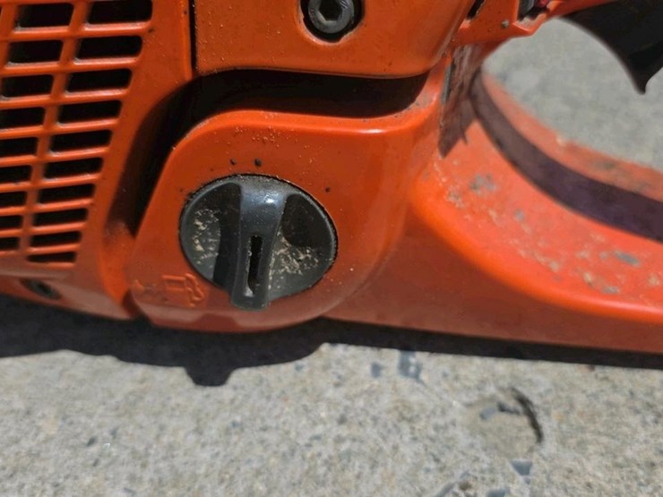 #102-•-husqvarna-390-xp-chainsaw-image-11