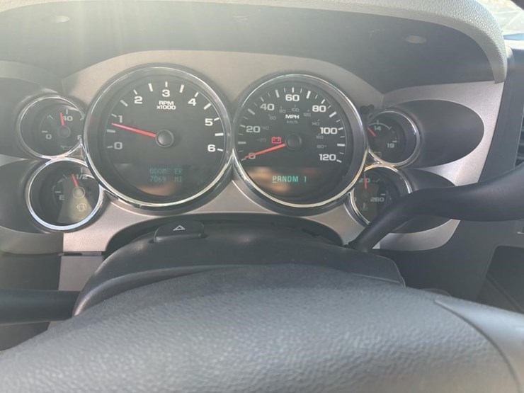 2012-gmc-sierra-2500hd-image-25