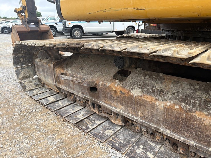 2017-caterpillar-323fl-image-7