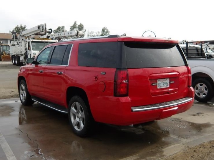 2018-chevrolet-suburban-image-4