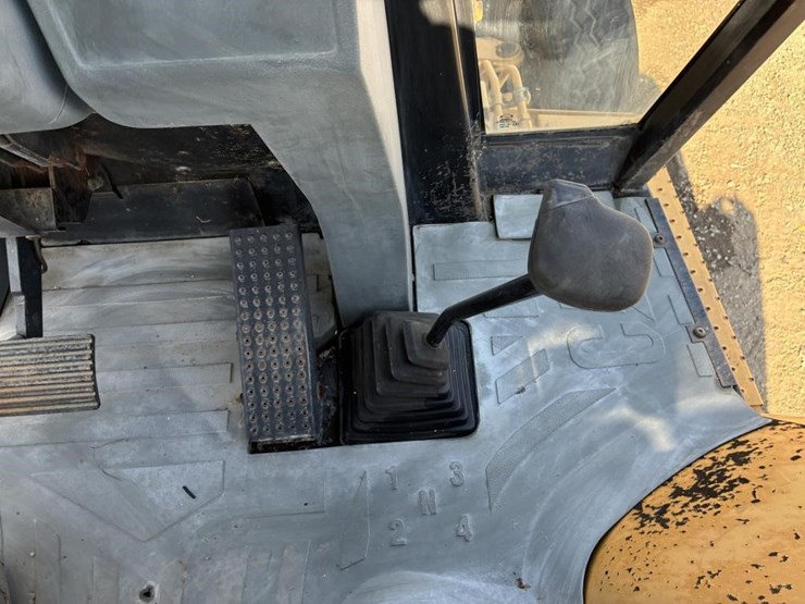 2000-caterpillar-436c-image-25