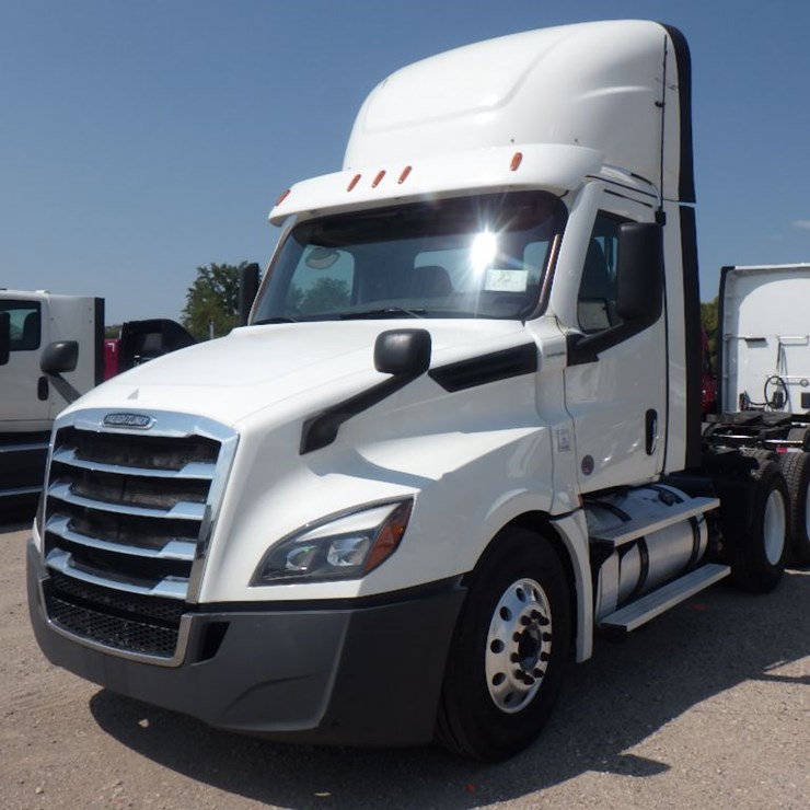 2021 FREIGHTLINER CASCADIA 126
