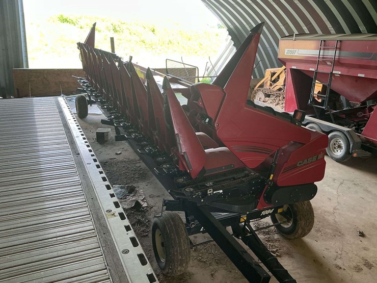 case-4412-12-row-corn-head-image-3