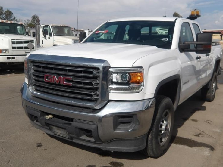 2017-gmc-sierra-2500-image-2