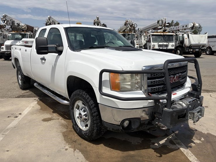2012-gmc-sierra-2500-image-2