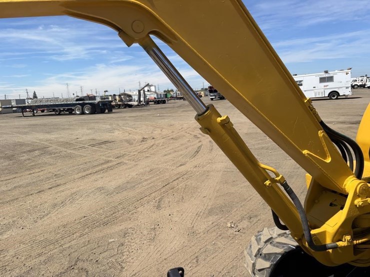 komatsu-pc20-7e-image-16