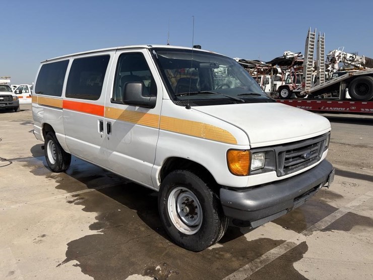 2006-ford-e350-image-3