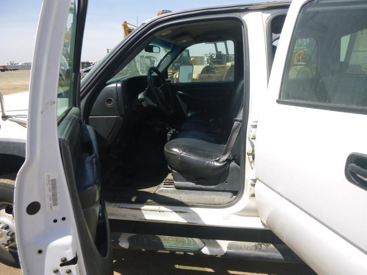 2001-chevrolet-3500-image-8