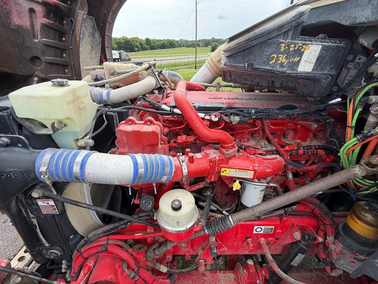 2016-kenworth-t880-image-26