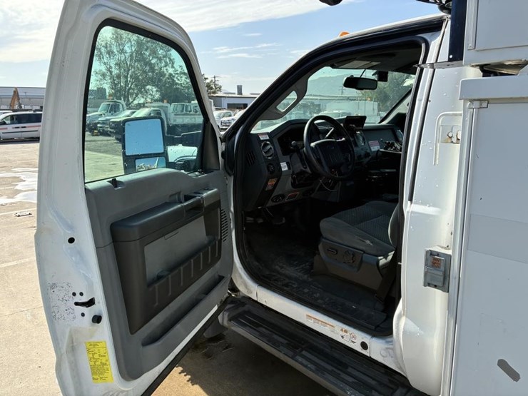 2015-ford-f550-image-24