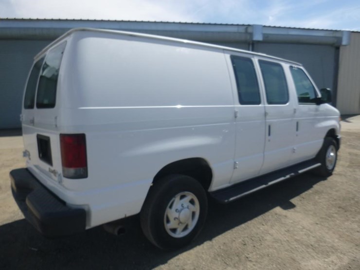2012-ford-cargo-image-3