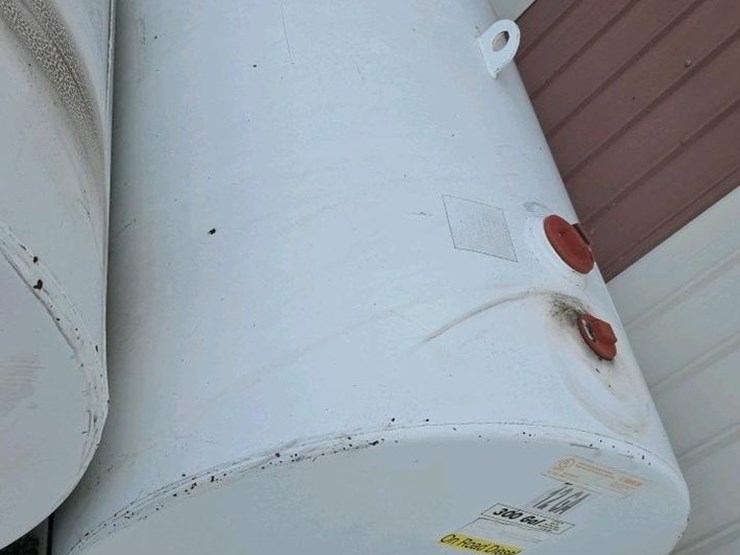 #490-•-300-gallon-fuel-tank-image-1