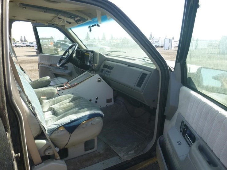 1994-chevrolet-suburban-image-6