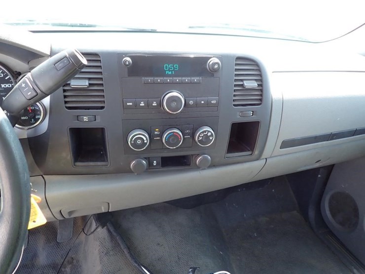 2012-chevrolet-silverado-2500-image-18