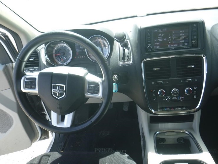 2015-dodge-grand-caravan-image-9