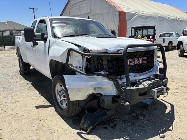 2012-gmc-sierra-2500-image-2