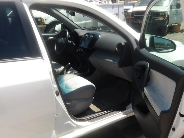 2012-toyota-rav4-image-12