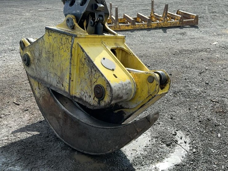 2012-deere-848h-image-71
