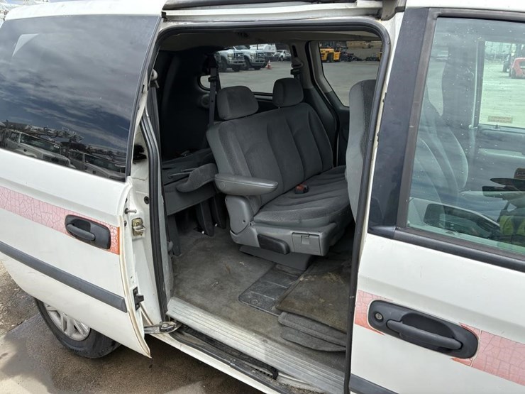 2005-dodge-grand-caravan-image-12
