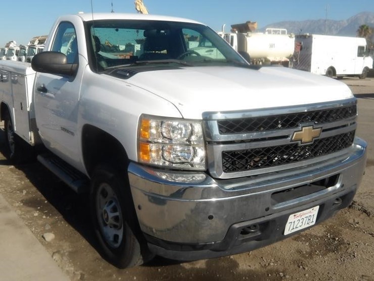 2011-chevrolet-silverado-2500-image-2