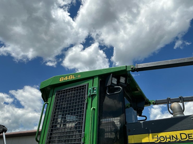 2019-deere-848l-image-30