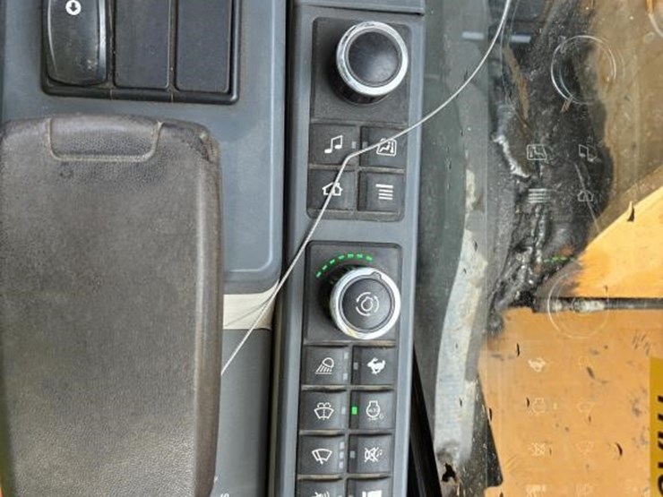 2022-xcmg-xe155ucr-hydraulic-excavator-image-22