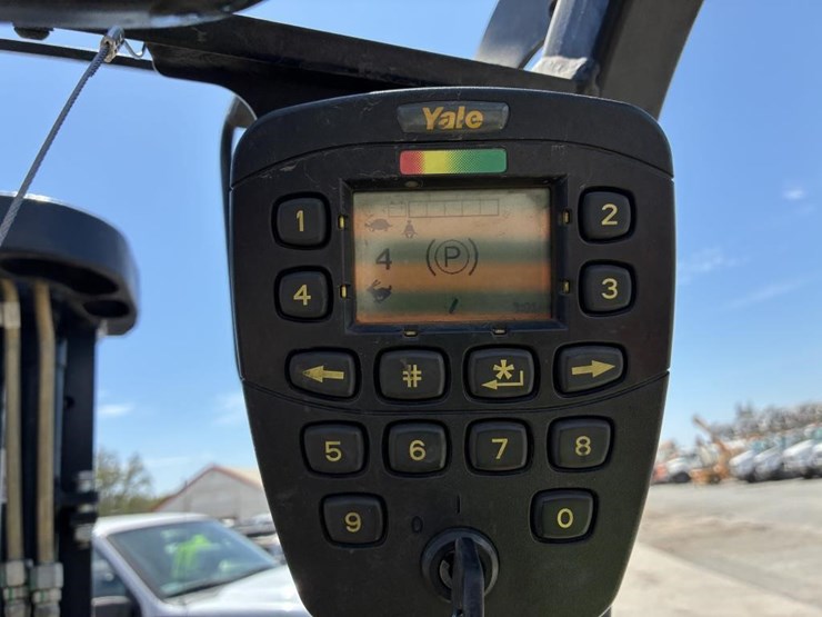 2011-yale-erp040vtn36tf082-forklift-image-19