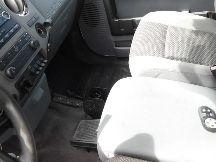 2011-ford-f550-image-24