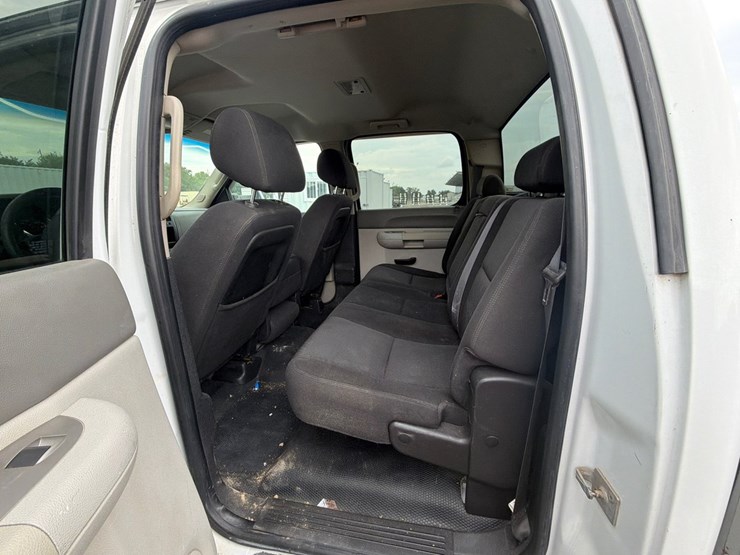 2011-chevrolet-silverado-3500hd-image-8