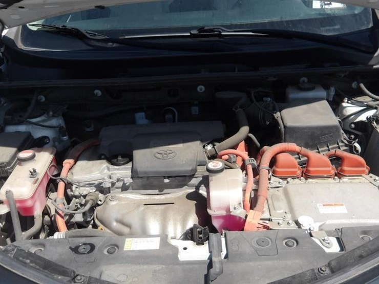 2016-toyota-rav4-image-9