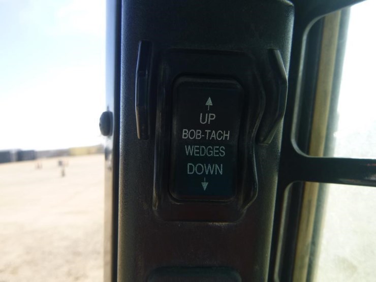 2020-bobcat-t770-image-23