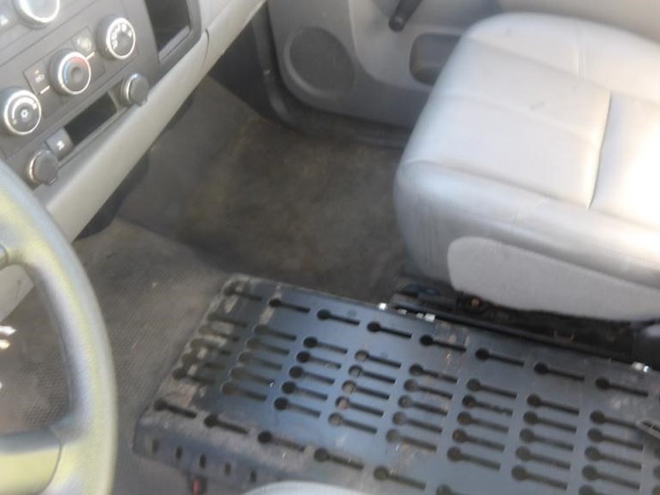 2011-chevrolet-silverado-2500-image-17